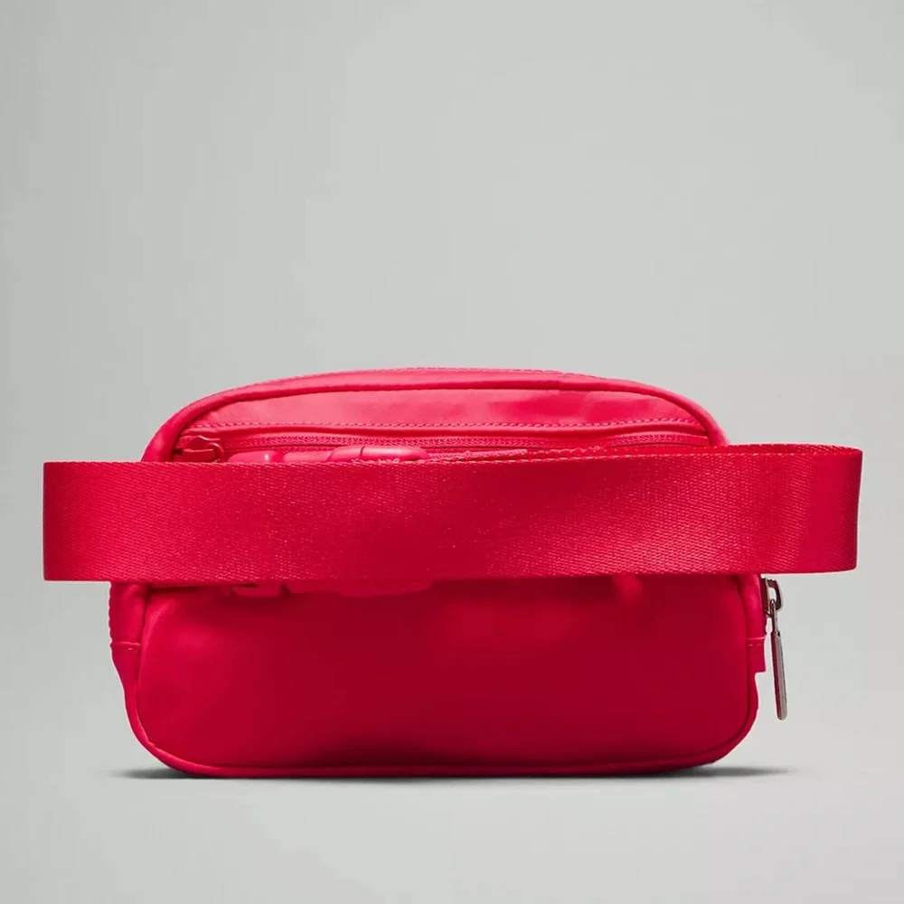 Lululemon Everywhere Belt Bag 1L in Lip Gloss - Picture 4 of 5